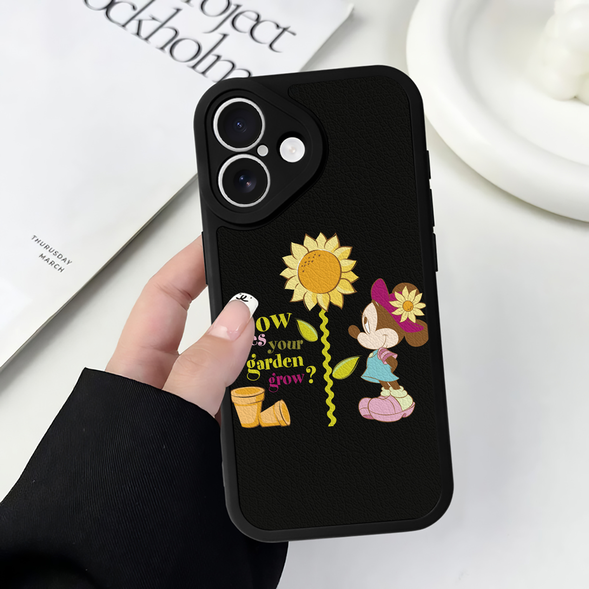 （画像用） ミッキーマウス Mickey Mouse 【iPhone 16シリーズ対応】シリコンスマホケース（レザー調） 材質：シリコン